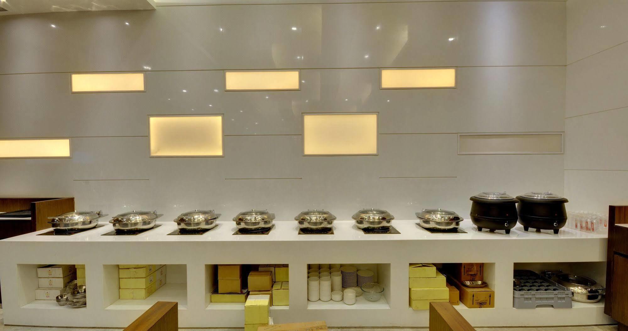 Hotel Platinum Rajkot Exterior photo
