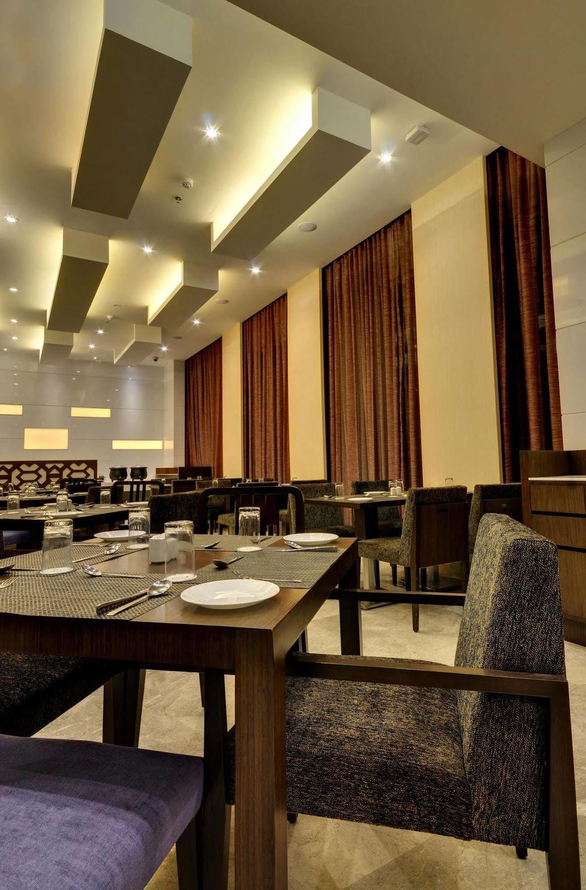 Hotel Platinum Rajkot Exterior photo