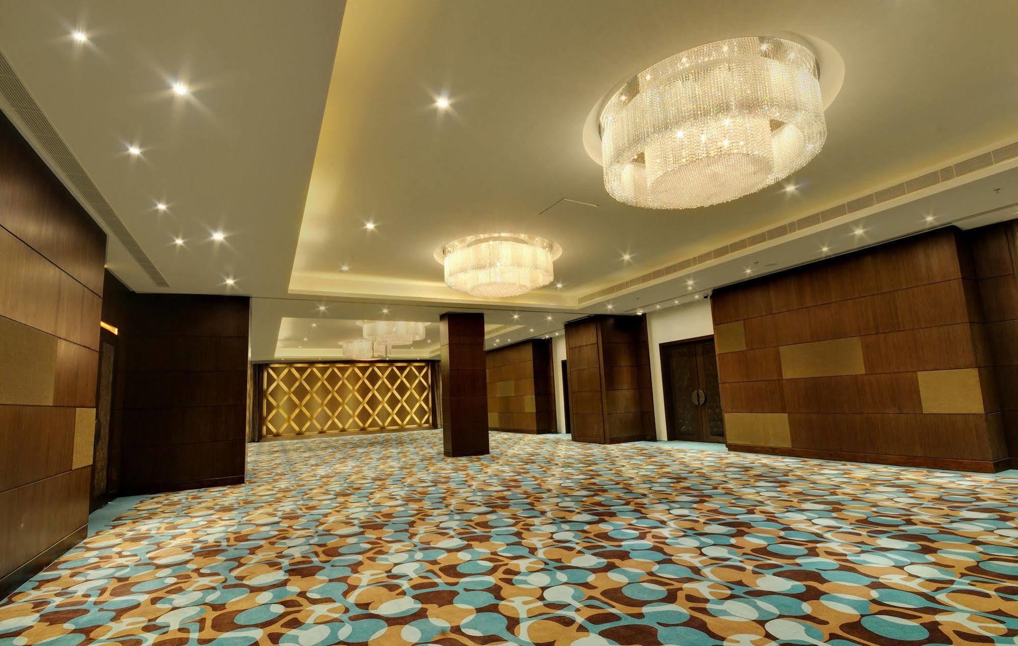 Hotel Platinum Rajkot Exterior photo