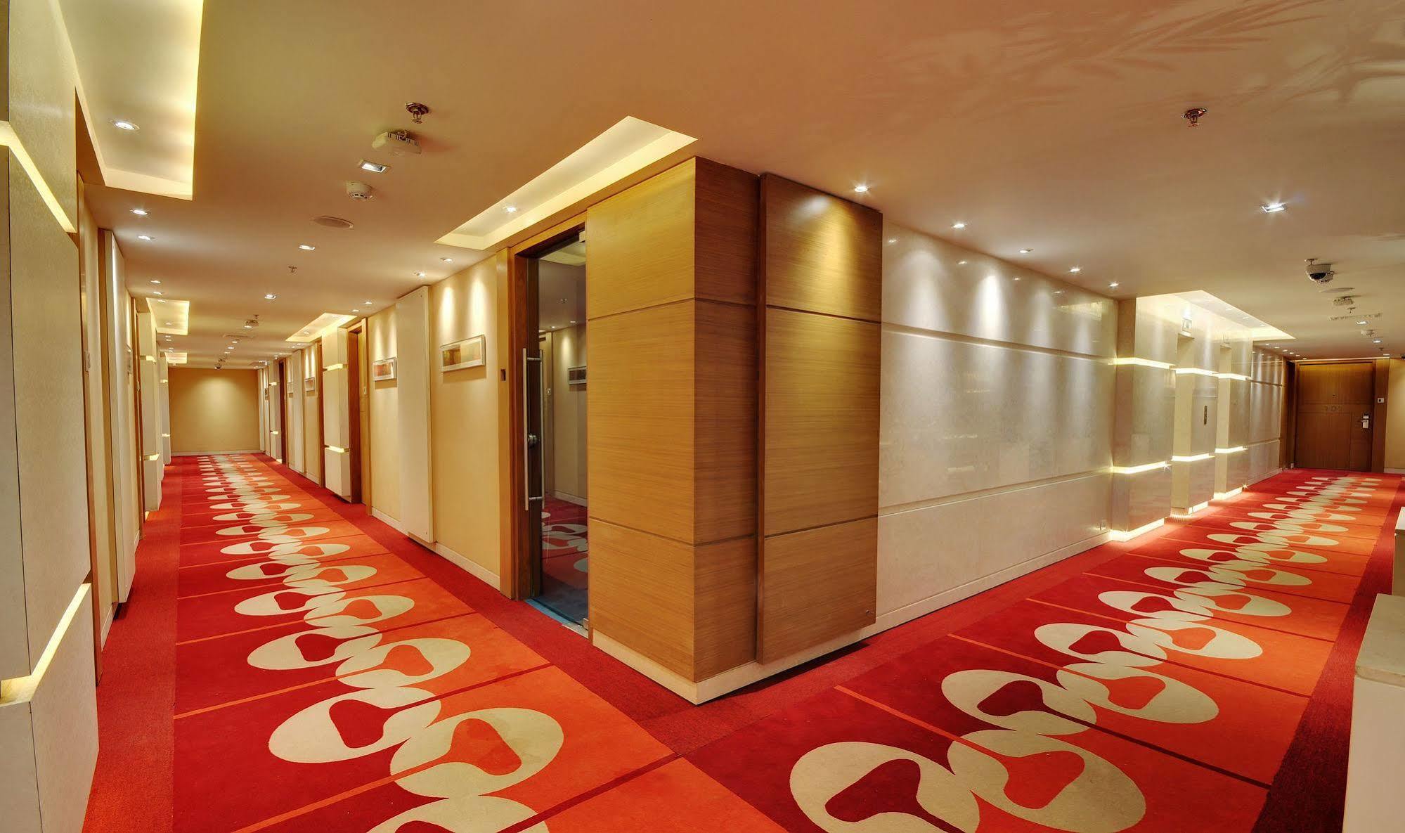 Hotel Platinum Rajkot Exterior photo