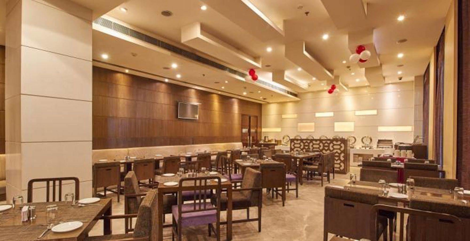 Hotel Platinum Rajkot Exterior photo