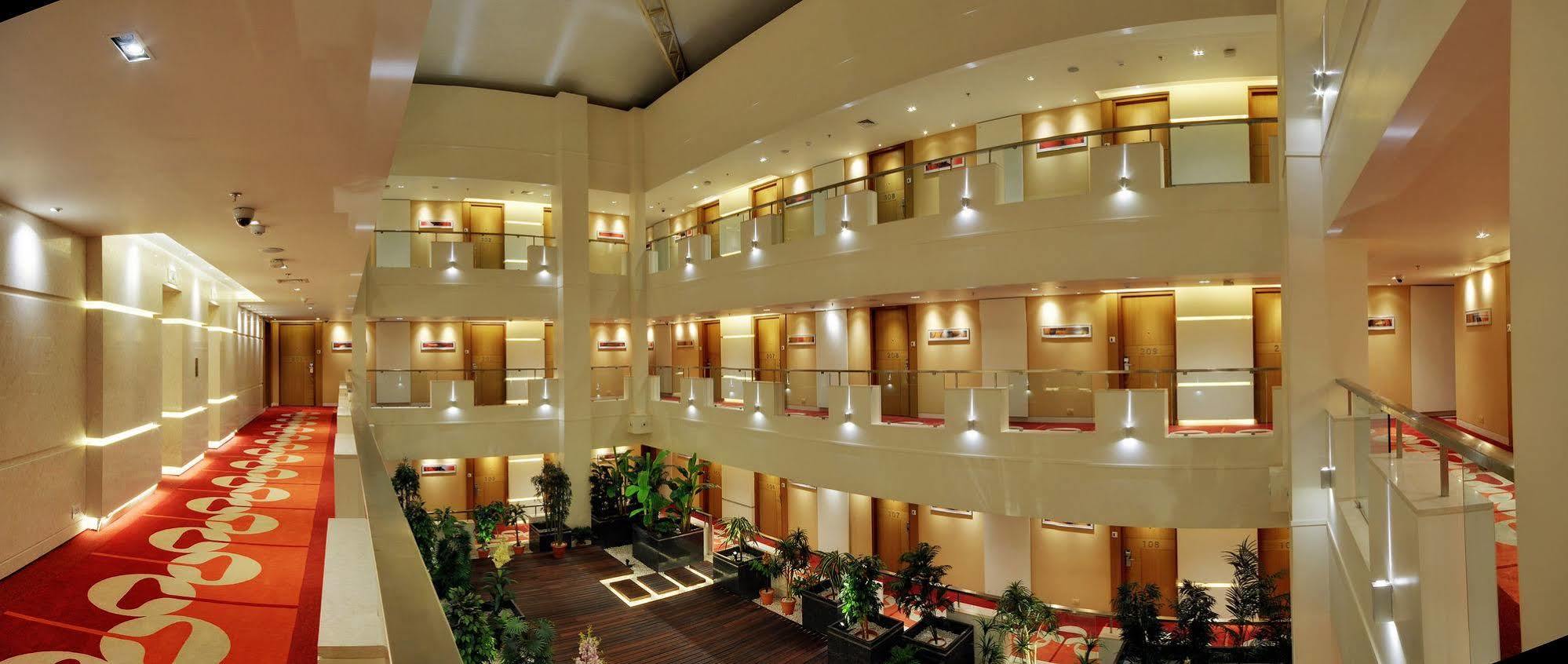 Hotel Platinum Rajkot Exterior photo