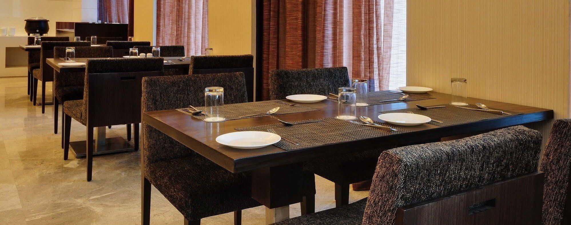 Hotel Platinum Rajkot Exterior photo