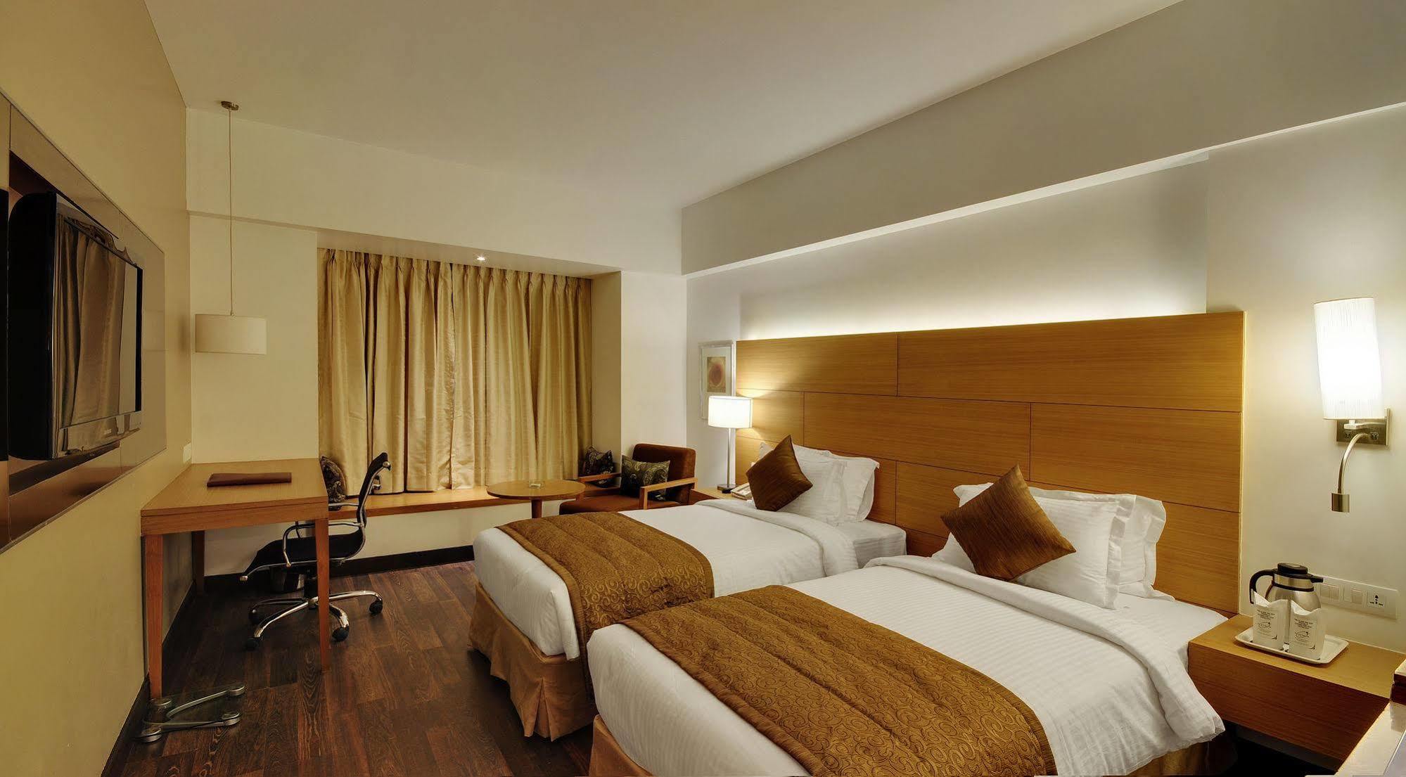 Hotel Platinum Rajkot Exterior photo