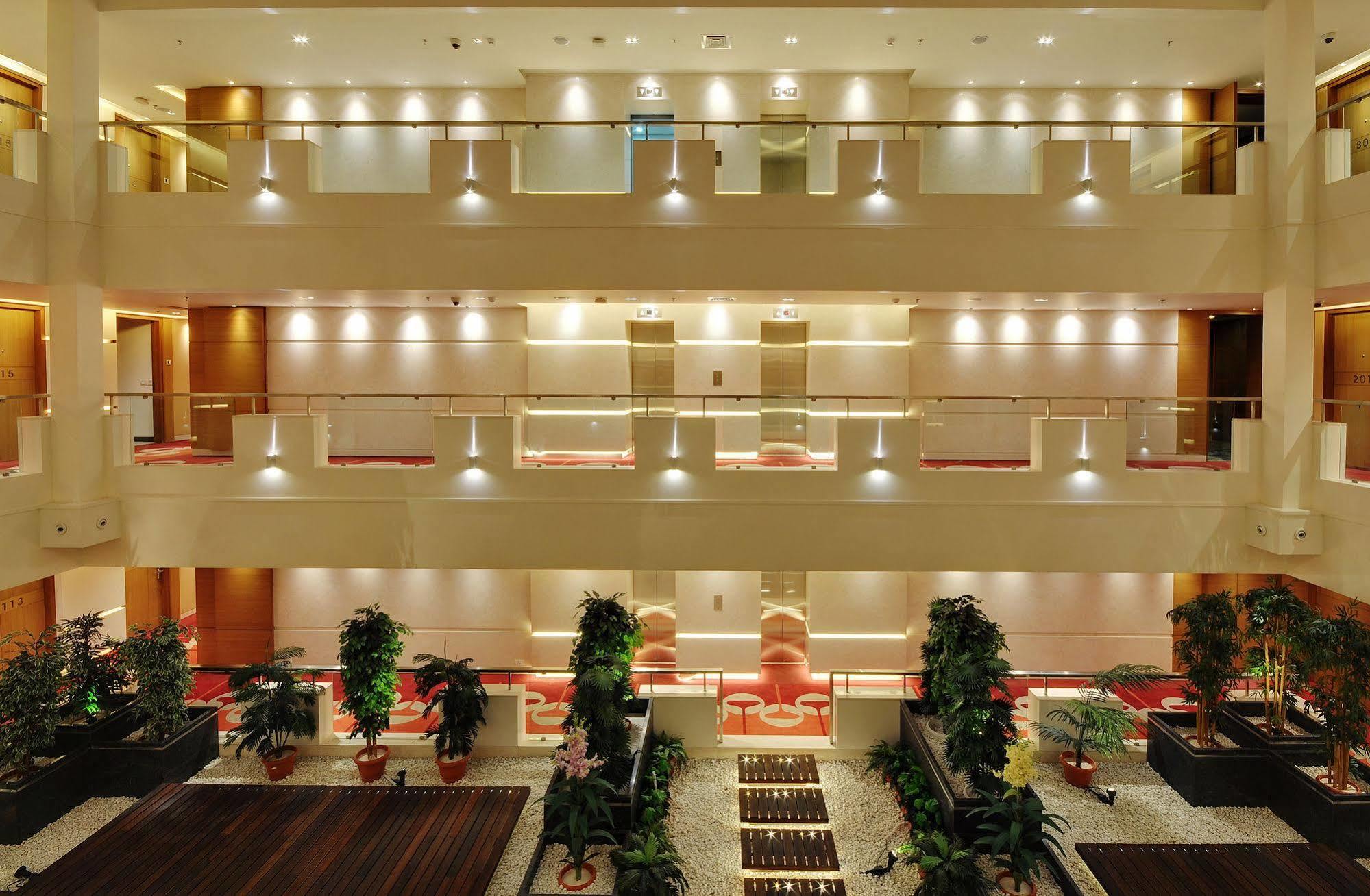 Hotel Platinum Rajkot Exterior photo