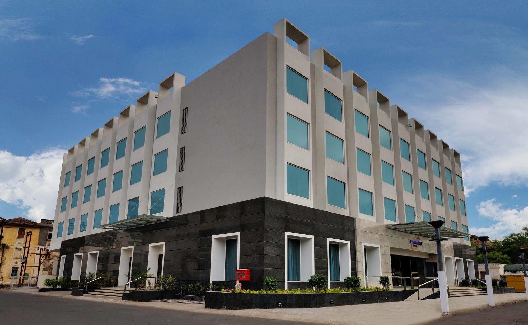 Hotel Platinum Rajkot Exterior photo