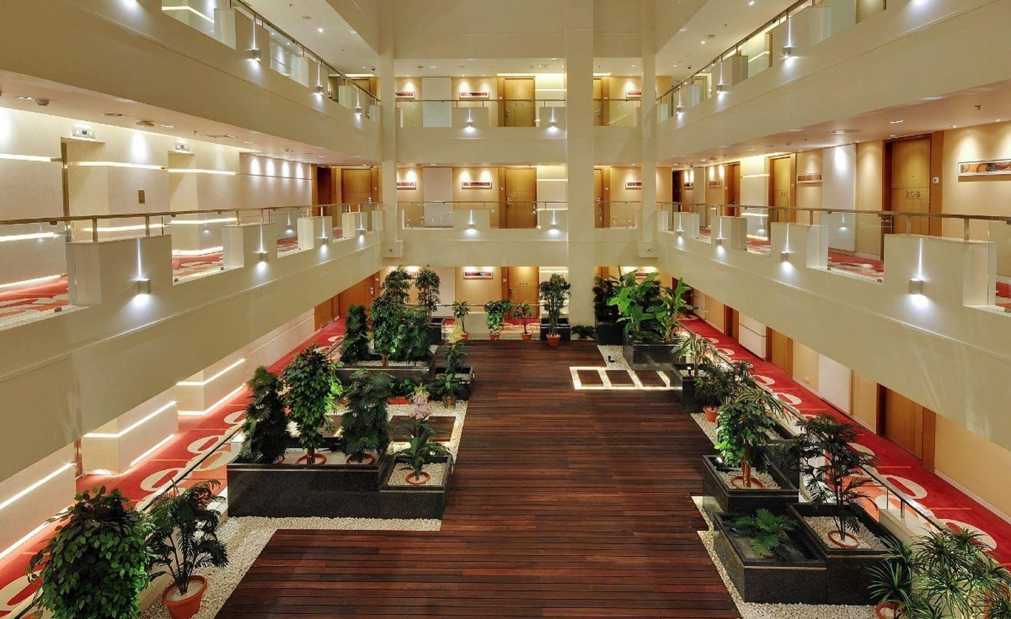 Hotel Platinum Rajkot Exterior photo