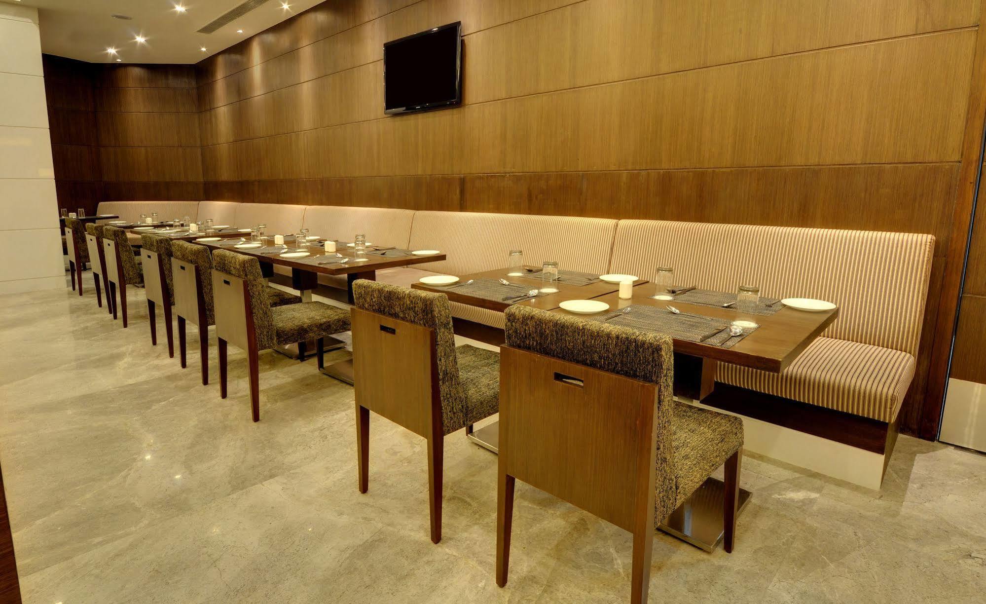 Hotel Platinum Rajkot Exterior photo