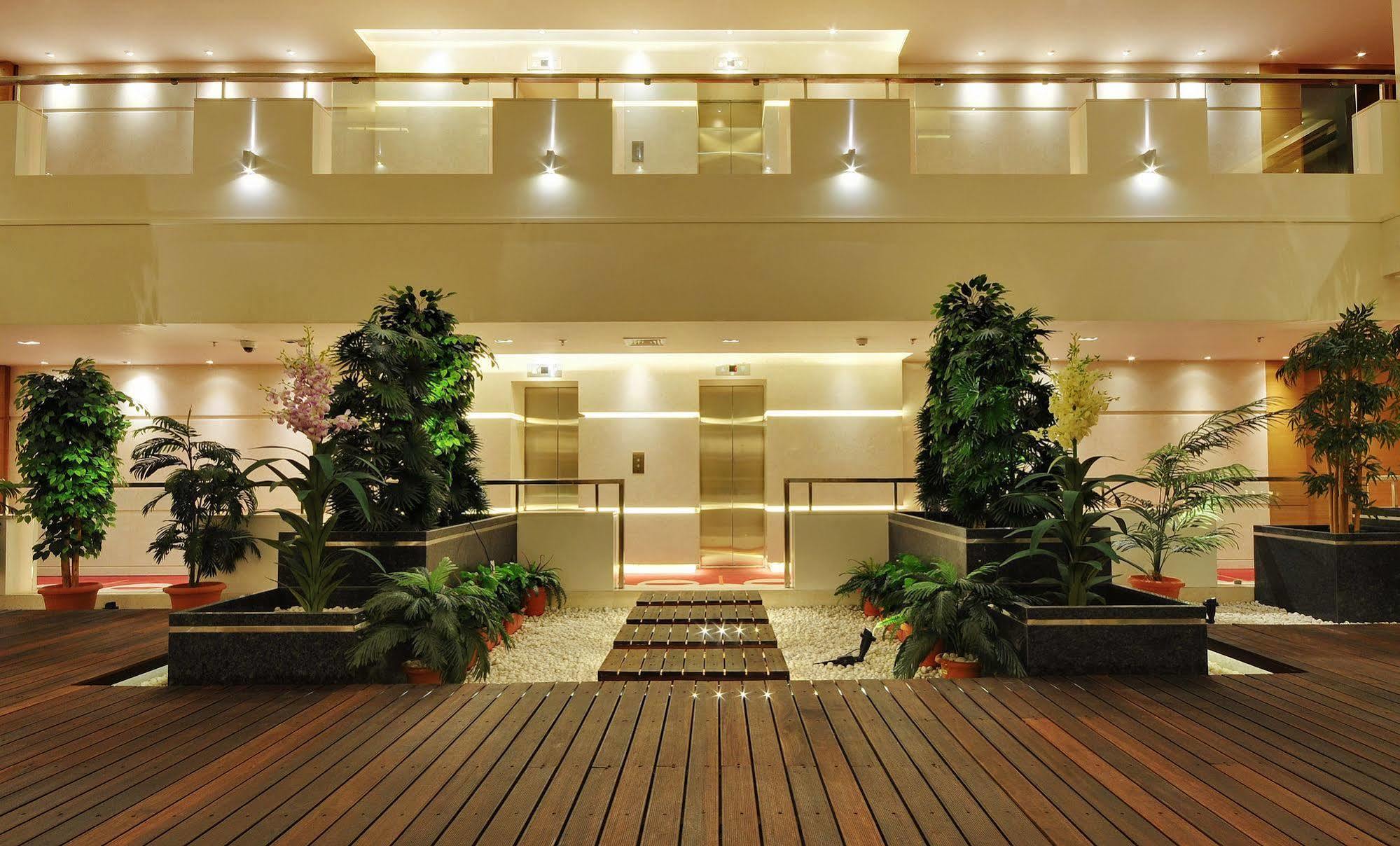 Hotel Platinum Rajkot Exterior photo