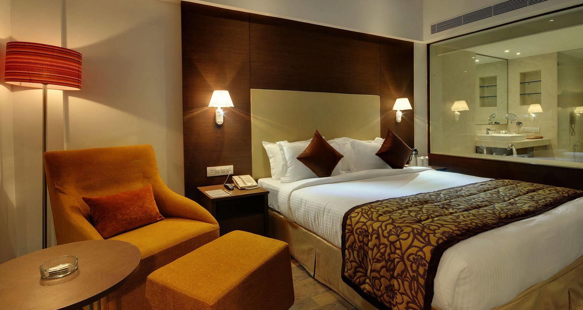 Hotel Platinum Rajkot Exterior photo