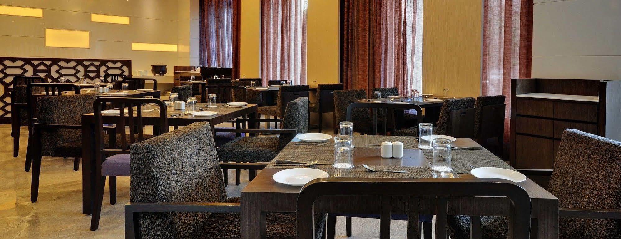Hotel Platinum Rajkot Exterior photo