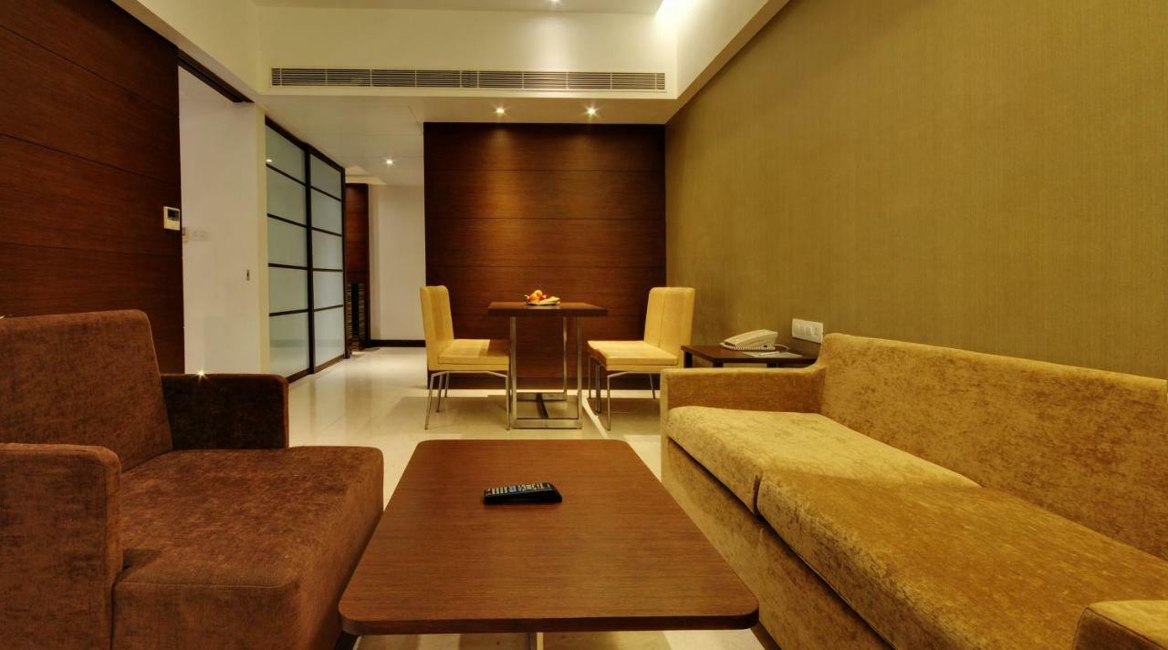 Hotel Platinum Rajkot Exterior photo